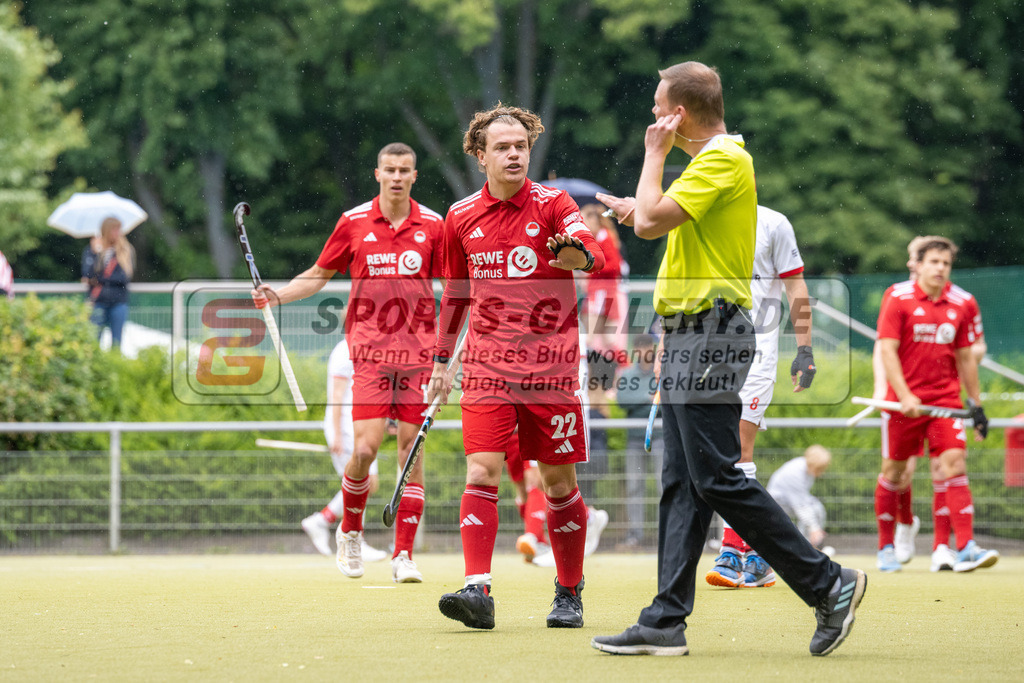 SFE_20250524_0045 | Köln, Deutschland, 24.05.2025:  Hockey 1. Bundesliga Herren Rot-Weiss Köln - Mannheimer THC im KTHC Stadion Rot-Weiss Köln Tennis and Hockey Club am 24.05.2025 in Köln, Deutschland. (Foto von Stephan Fehrmann)Köln, Germany, 24.05.2025: Hockey 1. Bundesliga Herren Rot-Weiss Köln - Mannheimer THC in KTHC Stadion Rot-Weiss Köln Tennis and Hockey Club at 24.05.2025 in Köln, Deutschland. (Foto from Stephan Fehrmann)