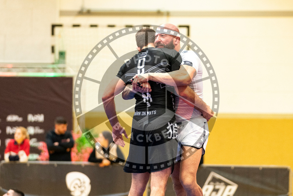 20231118PBB13193 | Fighters compete during the AJP Tour 600 Frankfurt Championship in Frankfurt/Main, Germany, on November 18, 2023.