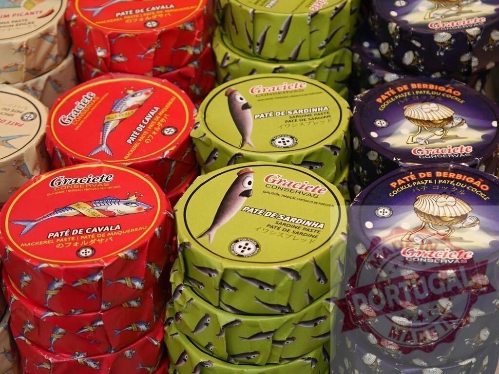 Graciete Conservas Portuguese canned fish paté selection | Colorful stack of Graciete Conservas canned fish and seafood paté - Realisiert mit Pictrs.com