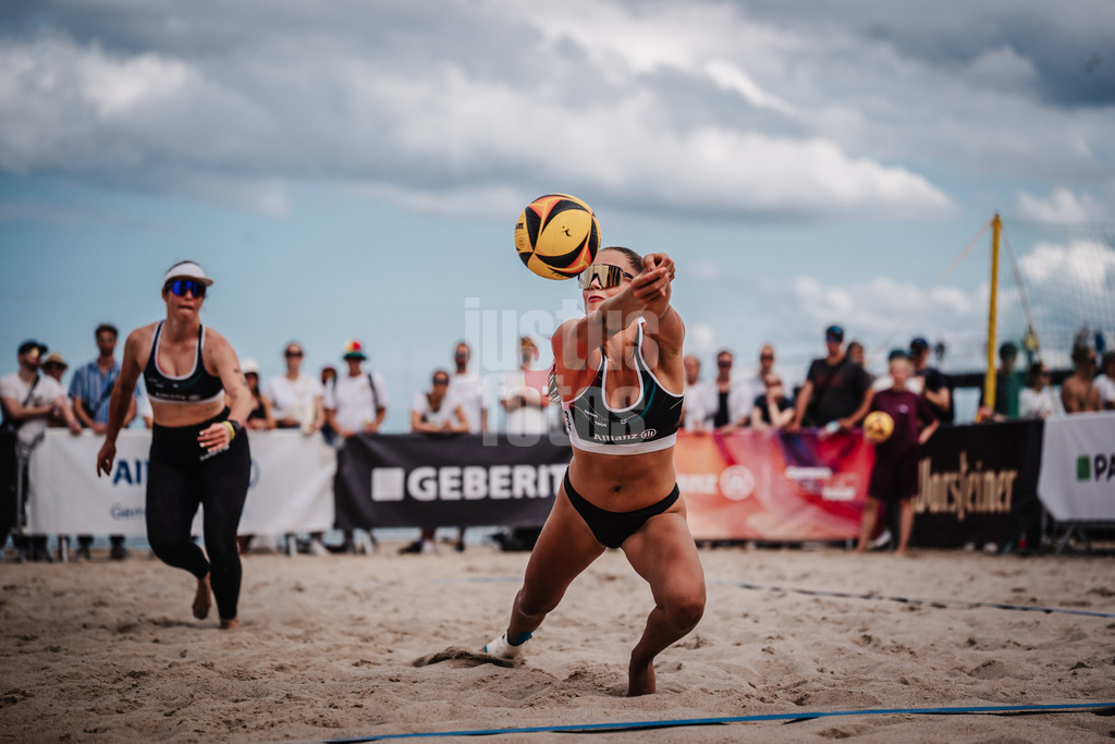Beachvolleyball | Männer | Deutsche Meisterschaften 2025 Timmendorfer Strand | 04.09.2025 | Rika Dieckmann nimmt den Ball an
