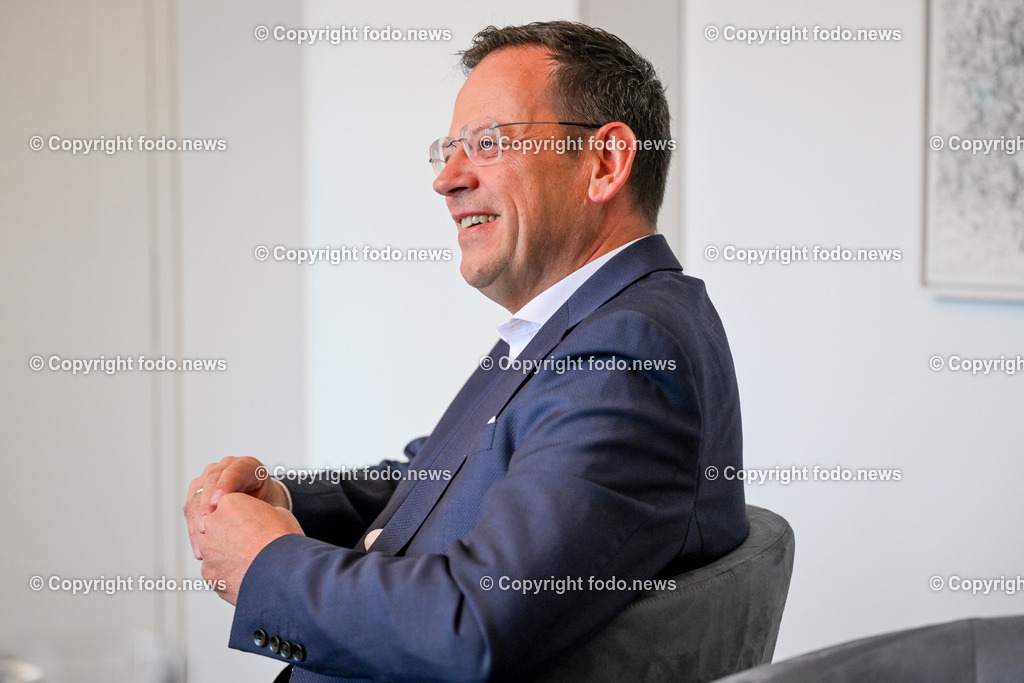 Klaus Kumpfmueller (Vorstandsvorsitzender der Hypo Oberoesterreich)_ 16.04.2024-28 | 16.04.2024, Linz, AUT, Hypo Oberoesterreich, Linz, im Bild Klaus Kumpfmueller (Vorstandsvorsitzender der Hypo Oberoesterreich)
