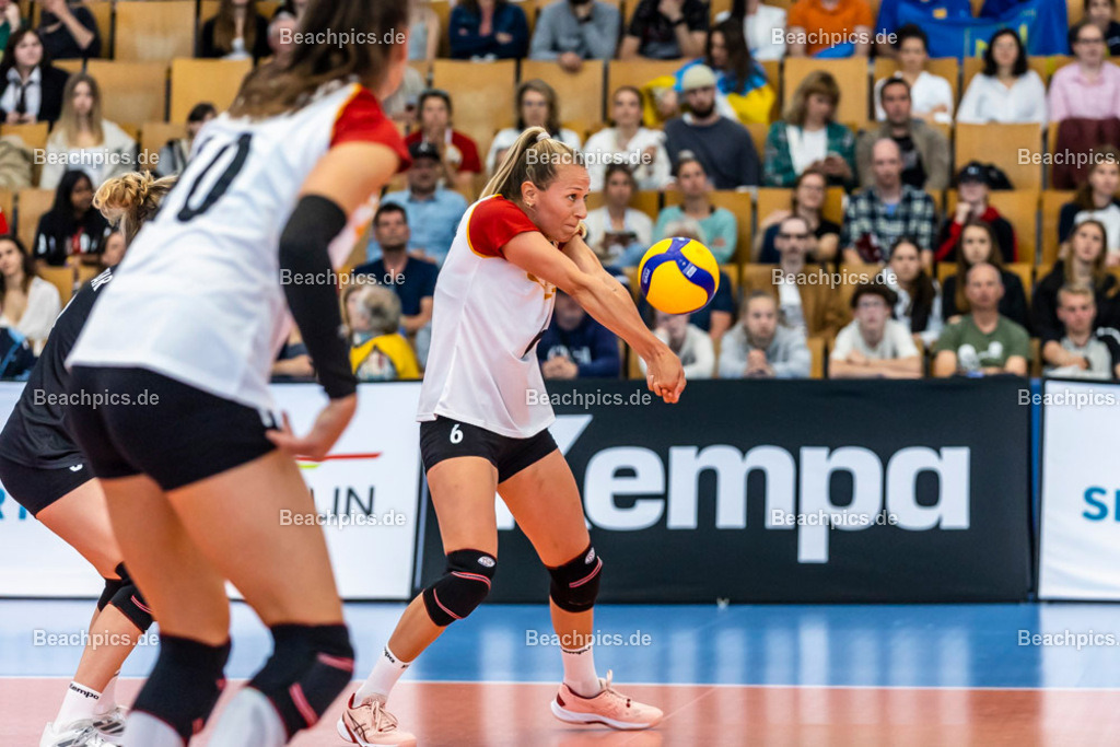 2023-00070868-Freundschaftsspiel-Deutschland-Ukraine | Annahme Antonia STAUTZ GER 20.05.2023; Berlin Foto: Gerold Rebsch - www.beachpics.de
