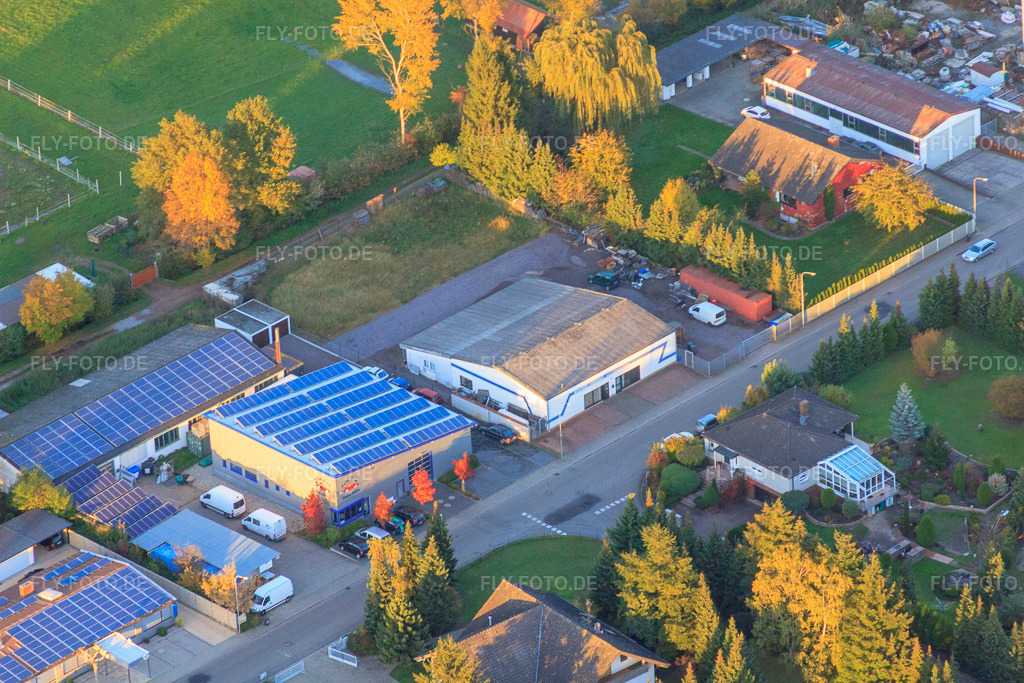 Luftbild: Gewerbegebiet Am Kleinwald mit Bestattung Klaus Werling und Günther Ehrhardt Kellereimaschinen in Herxheim bei Landau im Bundesland Rheinland-Pfalz in Deutschland. Foto: IMG_60713.jpg vom 24.10.2013 durch Werner Riehm/FLY-FOTO.deAuflösung des Originals: 4752 x 3168 pxBestattungen