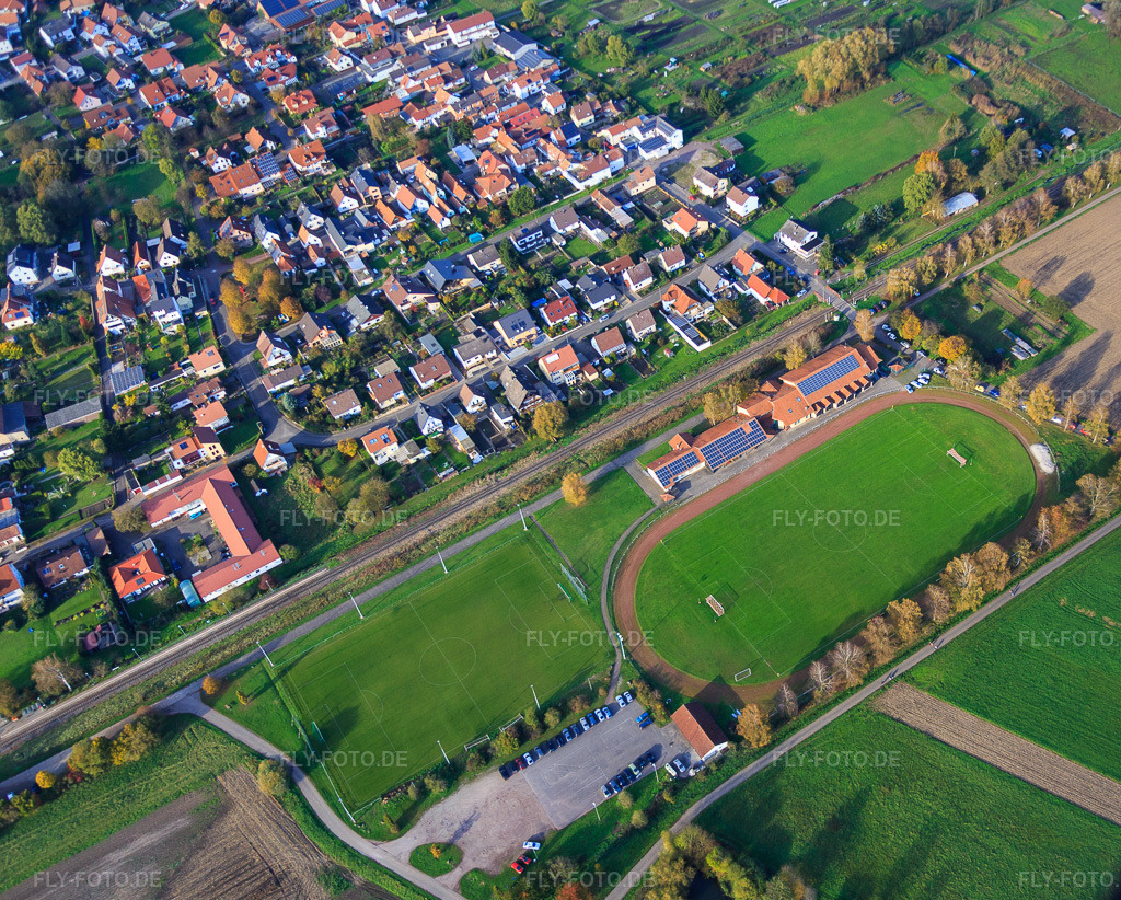 Luftbild: Sportplätze der Sportfreunde Steinfeld und Wiesentalhalle in Steinfeld im Bundesland Rheinland-Pfalz in Deutschland. Foto: IMG_075848.jpg vom 02.11.2014 durch Werner Riehm/FLY-FOTO.deSPORTFREUNDE-STEINFELD.DE
