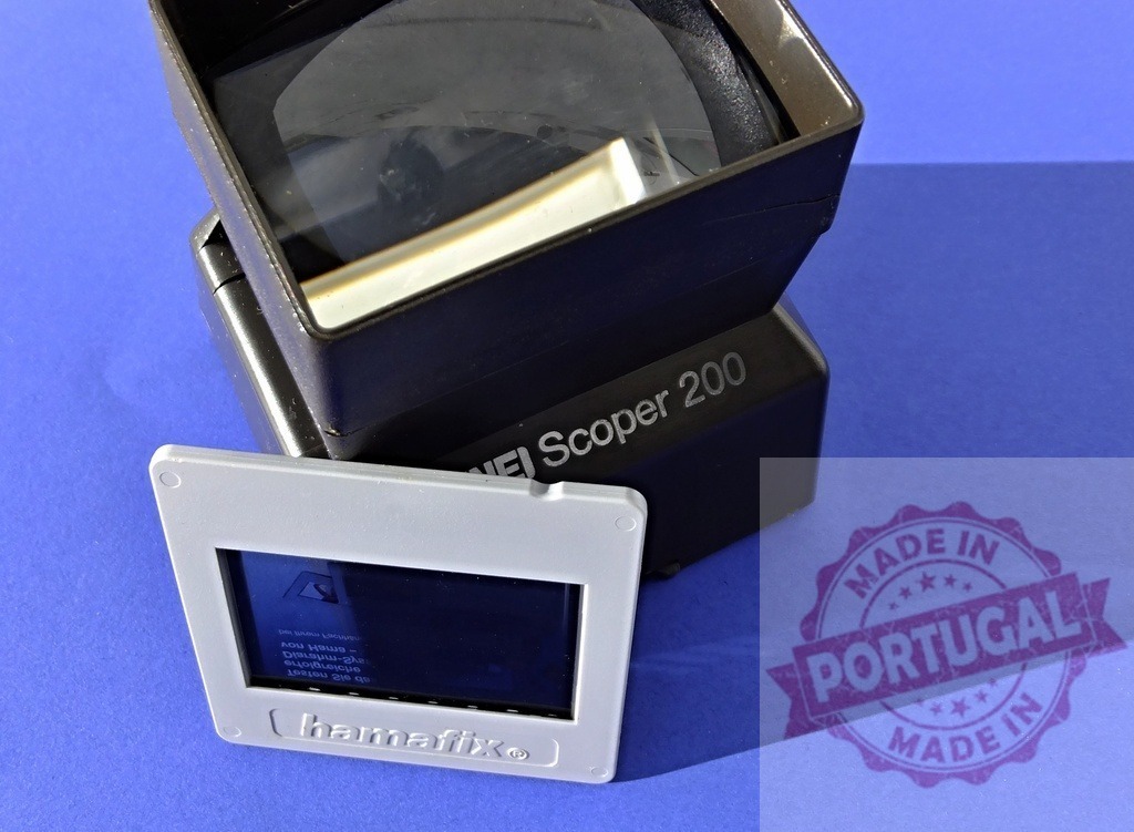Hama Scoper 200 slide viewer and hamamfix frame | Hama Scoper 200 slide viewer with a Hamamfix frame on a blue background - Realisiert mit Pictrs.com