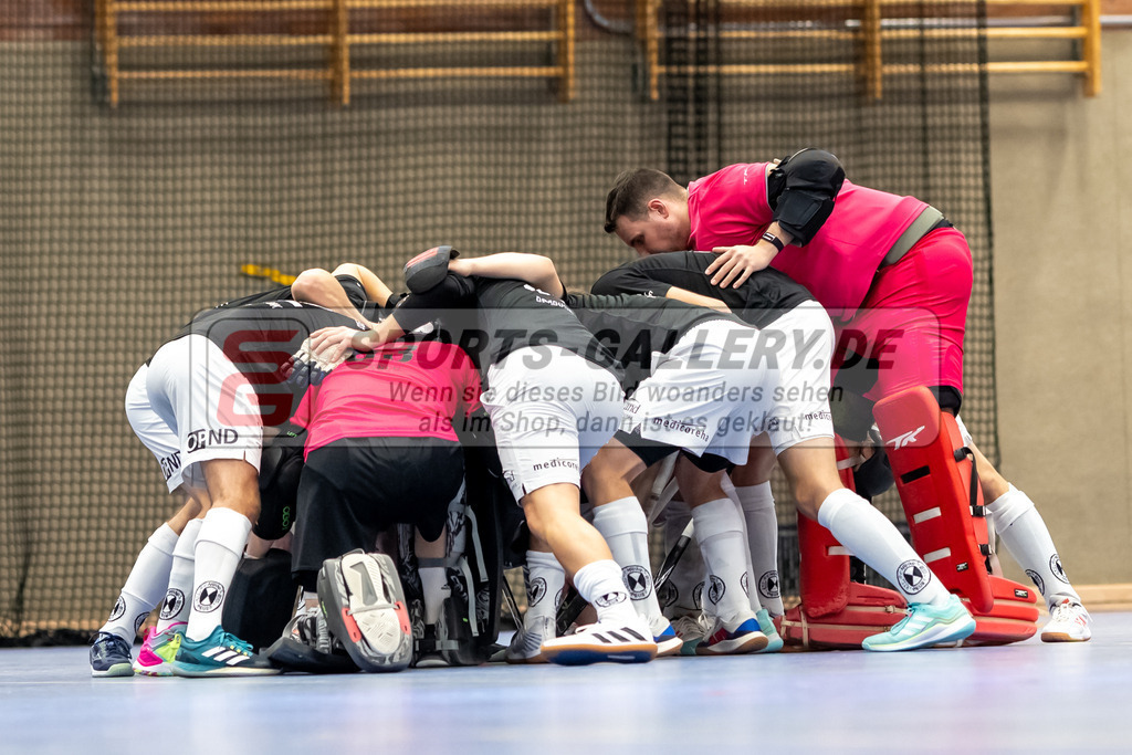 SFE_20231217_0010 | Neuss, Deutschland, 17.12.2023:  in Aktion waehrend des Spiels der Halle 1. Bundesliga Herren zwischen SW Neuss vs Uhlenhorst Mülheim im Stadionhalle (SW Neuss) am 17.12.2023 in Neuss, Deutschland. (Foto von Stephan Fehrmann)

Neuss, Germany, 17.12.2023:  in action during the game of Halle 1. Bundesliga Herren between SW Neuss vs Uhlenhorst Mülheim in Stadionhalle (SW Neuss) at 17.12.2023 in Neuss, Deutschland. (Foto von Stephan Fehrmann)
