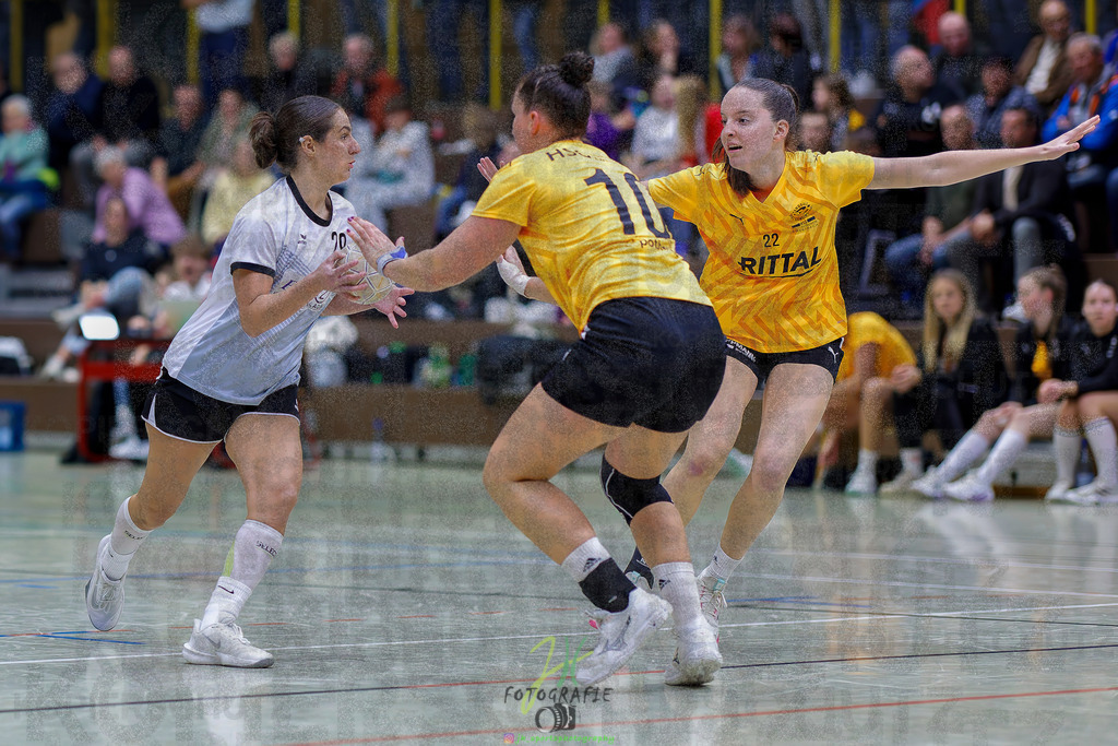 Frauen Oberliga Mitte (HHV); HSG Eibelshausen/Ewersbach - HSG Linden | Frauen Oberliga Mitte (HHV); HSG Eibelshausen/Ewersbach - HSG Linden am 15.11.2025 in Eibelshausen (Holderberghalle)Photo © 2025 - Jörg Heinrich - Realisiert mit Pictrs.com