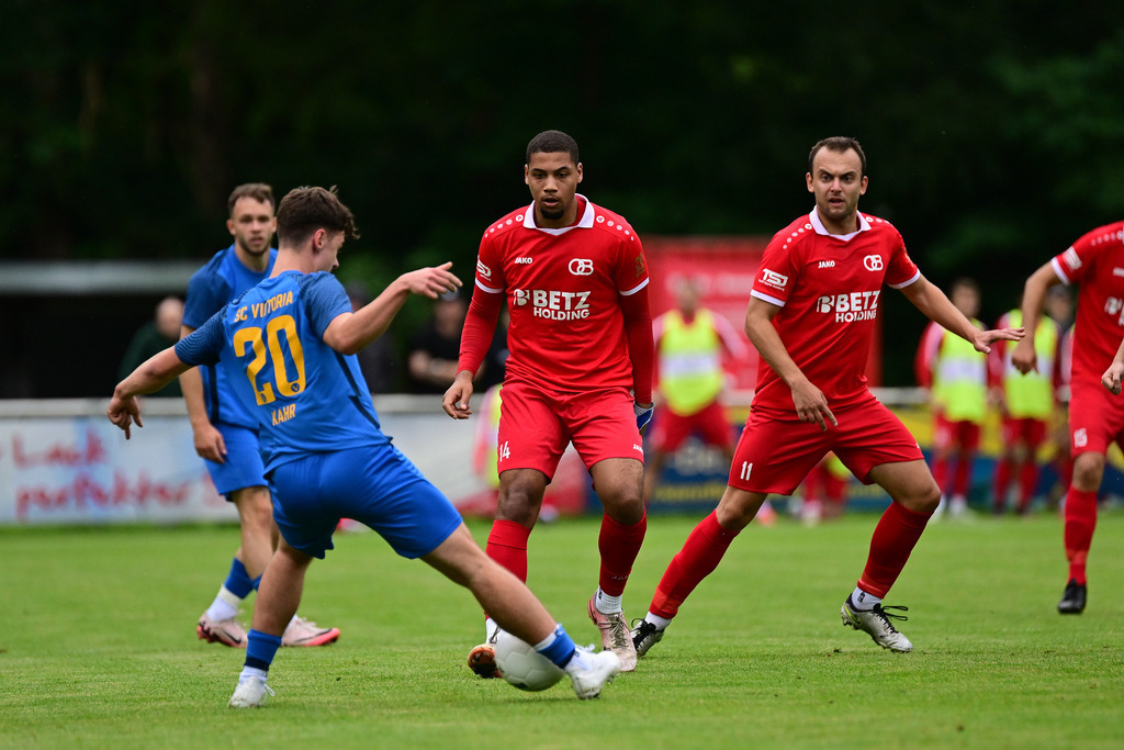 Fußball I Herren I Saison 2025-2026 I Oberliga I 3. Spieltag I TSV Buchholz 08 - SC Victoria Hamburg | Der Sportfotograf. - Realisiert mit Pictrs.com