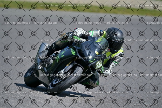 26BT02-1471 | markuskiefer.com - Realisiert mit Pictrs.com