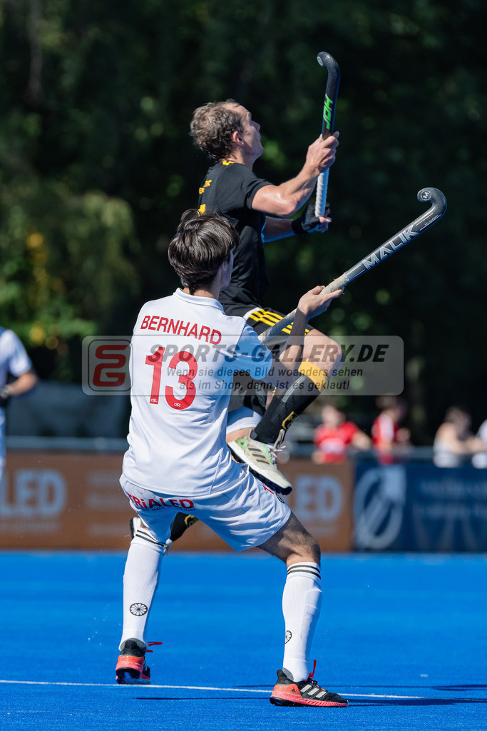 HK_20231001_104935 | 1.Bundesliga Herren Crefelder HTC - Harvestehuder THC am 1.10.2023 CHTC, Krefeld , Laurens Bernmhard ( Crefelder HTC #13 ) , Spooner Nicholas ( Harvestehuder THC #23 )