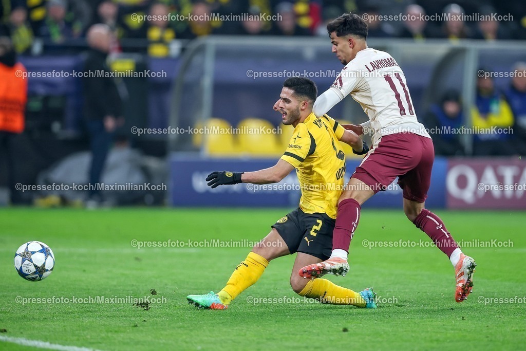 UCL25112501110 | 25.11.2025, Fußball, UEFA Champions League, Borussia Dortmund - FC Villarreal, BVB Stadion, 5. Spieltag, Saison 2025 2026: Yan Couto (BVB #02) im Zweikampf gegen  Ilias Akhomach (FC Villarreal #11) im Strafraum  Regulations prohibit any use of photographs as image sequences and or quasi-video.