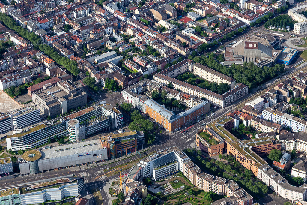 Luftbild: Badisches Staatstheater Karlsruhe im Ortsteil Südstadt in Karlsruhe im Bundesland Baden-Württemberg in Deutschland. Foto: IMG_131587.jpg vom 22.05.2022 durch Werner Riehm/FLY-FOTO.deBadisches Staatstheater Karlsruhe
