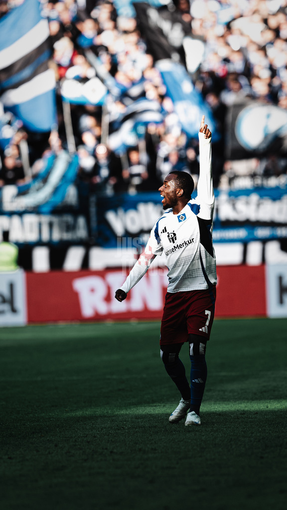 Fußball | Männer | Saison 2024/2025 | 2. Fußball-Bundesliga | 11. Spieltag | Hamburger SV vs. 1. FC Nürnberg | 03.11.2024 | Jean-Luc Dompe (#7, HSV) gibt sich zu erkennen