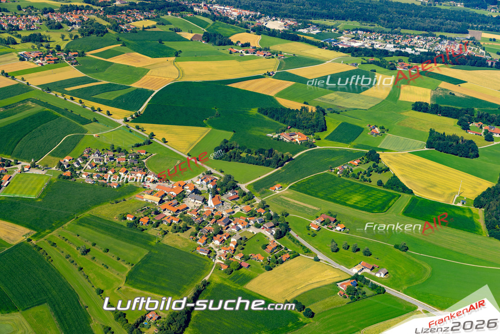 Aktuelles Luftbild von Kay Tittmoning - Die Luftaufnahme wurde 2022 mittels UL-Flugzeug erstellt ( keine Drohne ) - hochauflösende Kamera-Systeme von  Canon -Beste Qualität - Für grossformatige Ausdrucke geeignet. Die Geschenkidee !