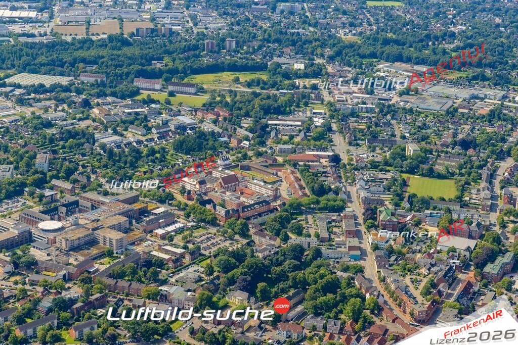 Luftbild Neumünster - Die Luftaufnahme wurde 2025 vom UL-Flugzeug heraus erstellt ( keine Drohne ) - Hochauflösende Luftaufnahme - für professionelle Ausdrucke geeignet. Die Geschenkidee !Hier alle&nbsp;Infos zur Lizenzierung der LuftaufnahmeWir fliegen auch dieses Jahr wieder in Ihre Region um Luftbilder zu erstellen.- Luftbild anfragen