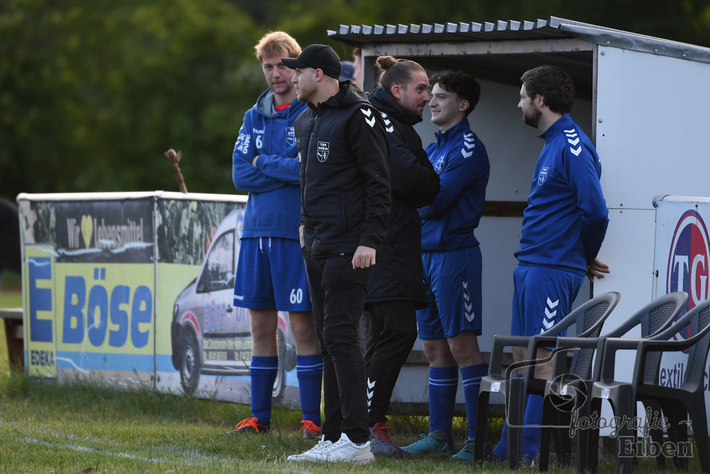 TuS Ofen-SG FriPe | Herren 1. Kreisklasse Süd, Jade-Weser-Hunte; TuS Ofen (blau)-SG FriPe (weiß) am 28.05.2025; in Ofen (), Photo: Philip Eiben 2025 - Realisiert mit Pictrs.com