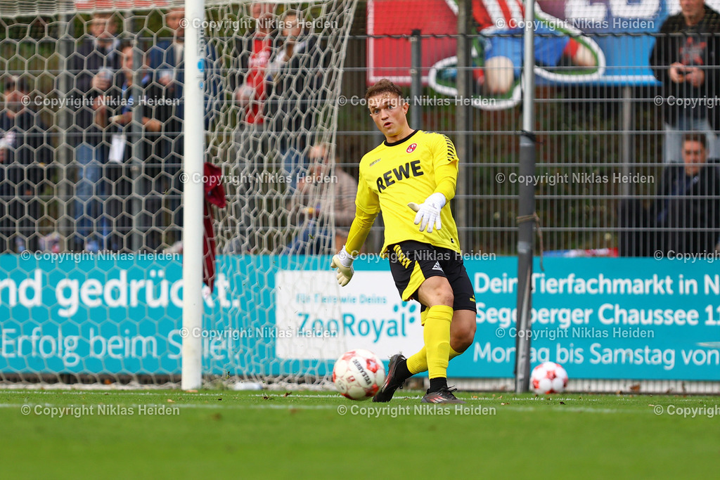 NH_FCEintrachtNorderstedt_BremerSV_RegionalligaNord_12102025 | #32 Lars Oliver Huxsohl (FC Eintracht Norderstedt)Fußball I Herren I Regionalliga Nord I Saison 2025-2026 I 14. Spieltag I FC Eintracht Norderstedt - Bremer SV I 12.10.2025 I Edmund-Plambeck-Stadion