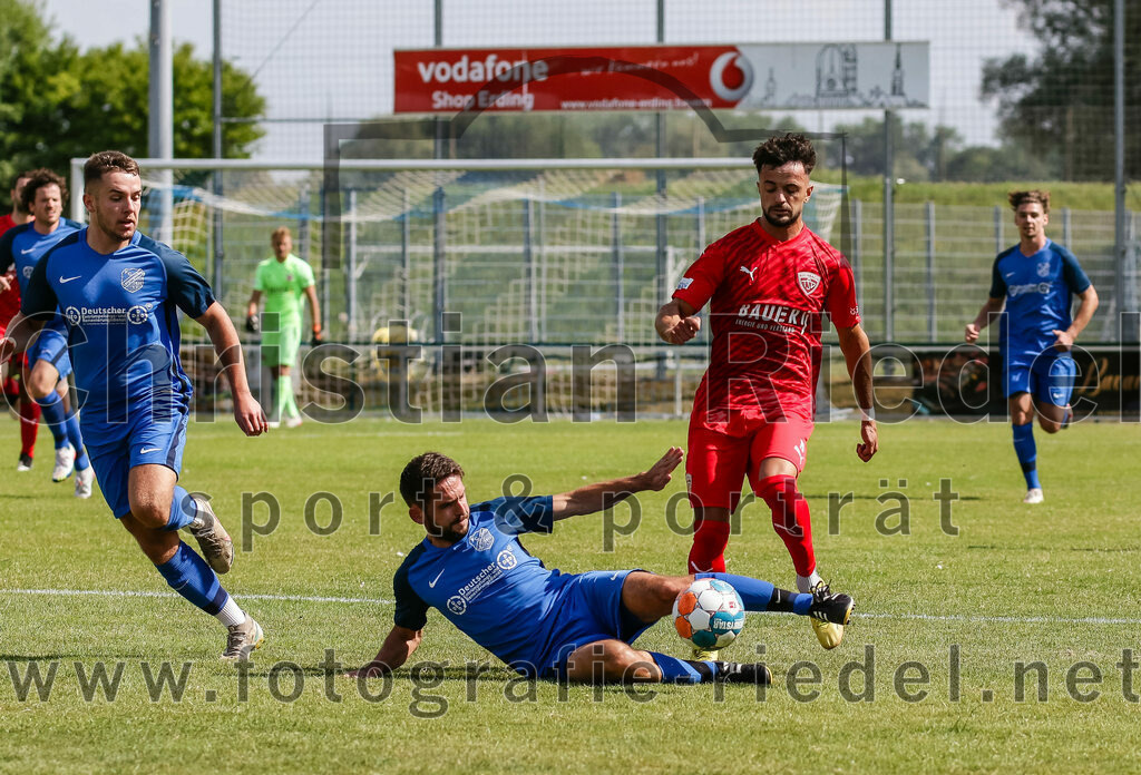 2023-07-08_055_FC_Langengeisling_gegen_TSV_Buchbach | Erding, Deutschland, 08.07.2023:
Fußball, Bezirksliga Oberbayern Ost 2023 / 2024, Testspiel, FC Langengeisling gegen TSV Buchbach, Endergebnis: 0:6

David Riederle (FC Langengeisling, #14), Lucas Seeholzer (FC Langengeisling, #2), +b15+

Foto: Christian Riedel / fotografie-riedel.net