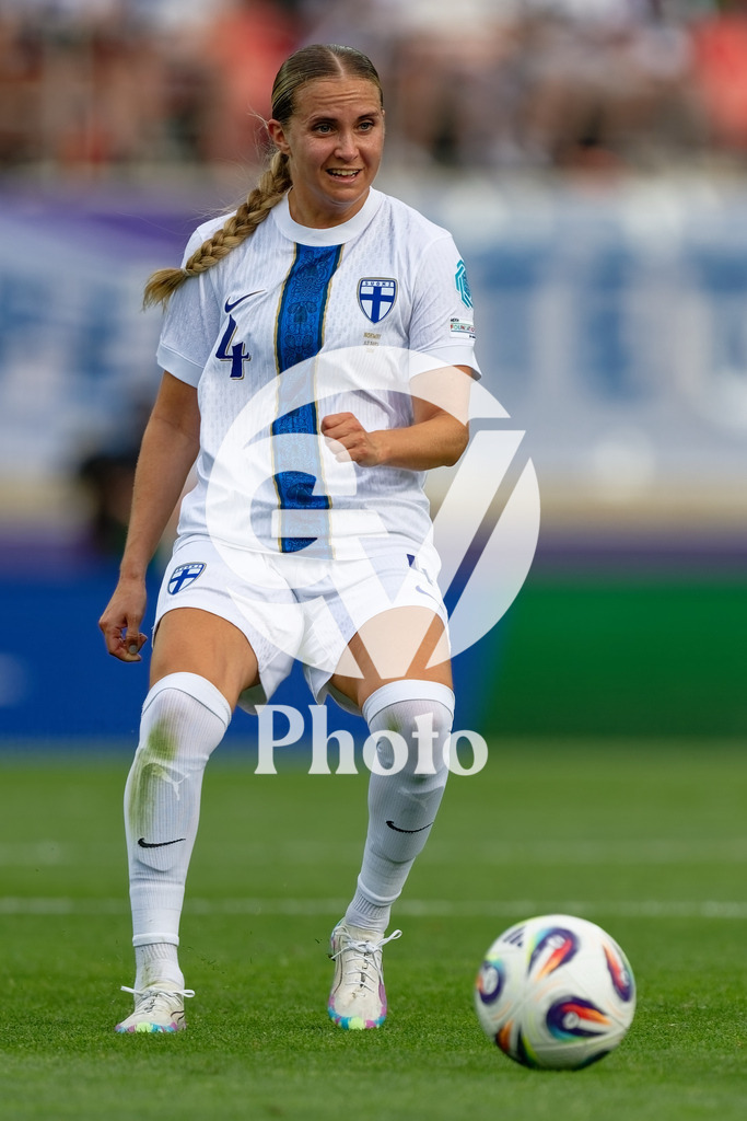 Norway v Finland - UEFA Women's EURO 2025 Group A | SION, SWITZERLAND - JULY 6: Ria Oling of Finland passes the ball  during the UEFA Womens EURO 2025 Group A match between Norway and Finland at Stade de Tourbillon on July 6, 2025 in Sion, Switzerland. (Photo by Giuseppe Velletri/Sports Press Photo/Getty Images)