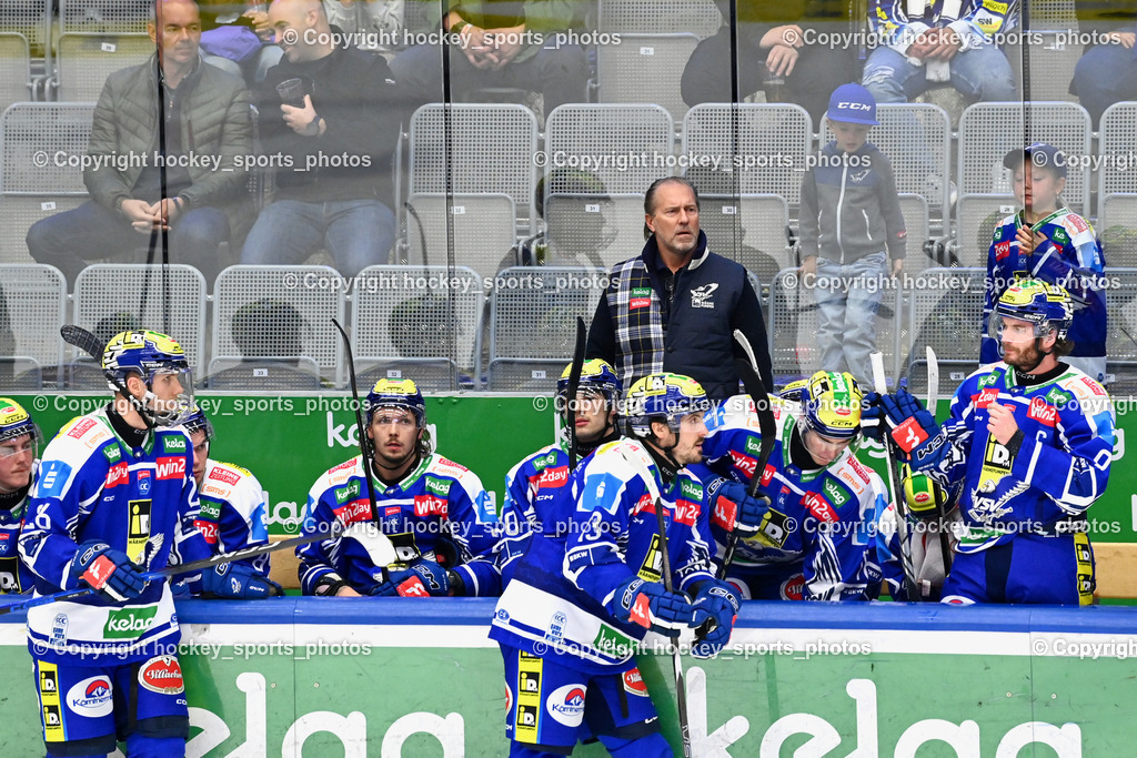 EC IDM WÄRMEPUMPEN VSV vs. FTC-TELEKOM JÉGKORONG | Spielerbank EC VSV, Tray Tuomie Headcoach EC VSV, EC IDM WÄRMEPUMPEN VSV vs. FTC-TELEKOM JÉGKORONG, EC IDM WÄRMEPUMPEN VSV vs. FTC-TELEKOM JÉGKORONG am 19.10.2025 in Villach (Stadthalle Villach), Austria, (Photo by Bernd Stefan)