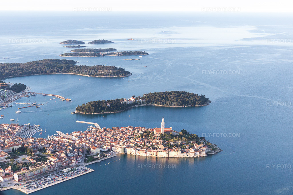 Aerial view: View of the town in Rovinj in the state Gespanschaft Istrien, Croatia. – Photo: IMG_106260.jpg taken on 04/14/2018 by Werner Riehm/FLY-FOTO.com – Resolution of the original: 4726 x 3151 px