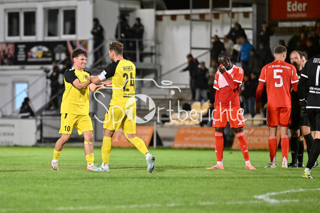 DJK Vilzing - FC Bayern Amateure | Grosses Jubel bei den Hausherren nach dem Heimsieg gegen die kleinen Bayern / Regionalliga Bayern: DJK Vilzing - FC Bayern Amateure; Manfred-Zollner Stadion am 23.09.2025