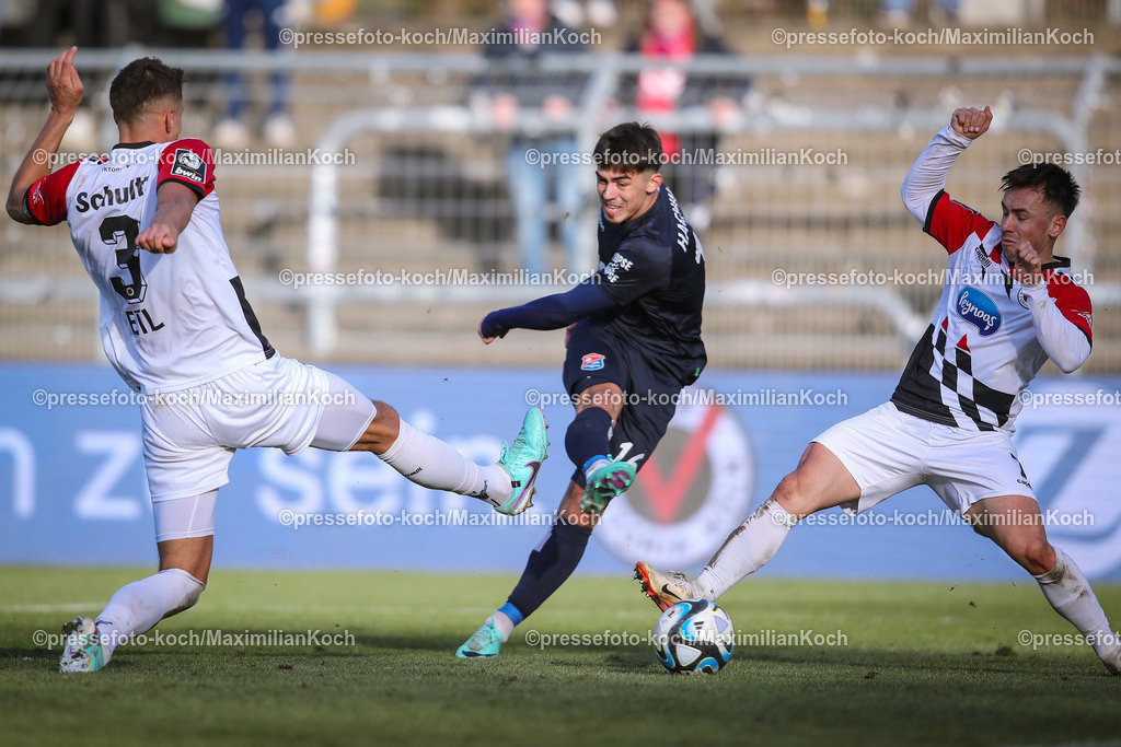 Koe3Liga27012401034 | 27.01.2024, Köln, Fußball, bwin 3. Liga Herren, Sportpark Höhenberg, 23. Spieltag, Saison 2023 2024, FC Viktoria Köln – SpVgg Unterhaching: Michael Schultz (Viktoria Köln) und Simon Handle (Viktoria Köln) gegen Aaron Keller (SpVgg Unterhaching). 
DFB regulations prohibit any use of photographs as image sequences and or quasi-video.