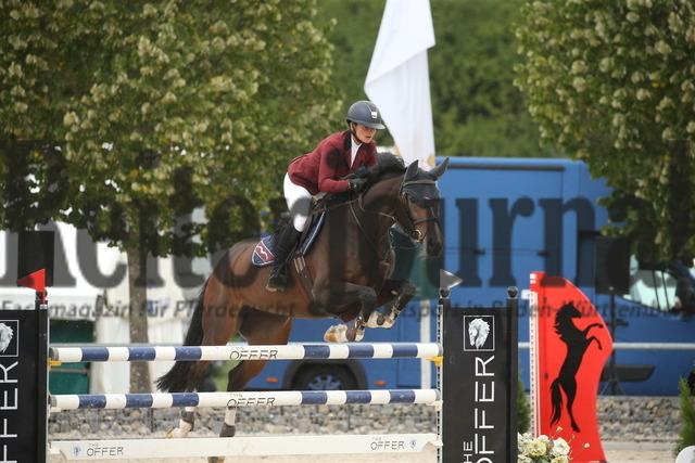Villingendorf_2022_Prfg.Nr.08_zwei Phasen_Springprfg.Kl.M_Youngster_Elisabeth Meyer_Vaentina M 4 (1) | Alle Fotos der Reiterjournal Fotografin Doris Matthaes im Reiterjournal Online-Fotoshop. - Realisiert mit Pictrs.com