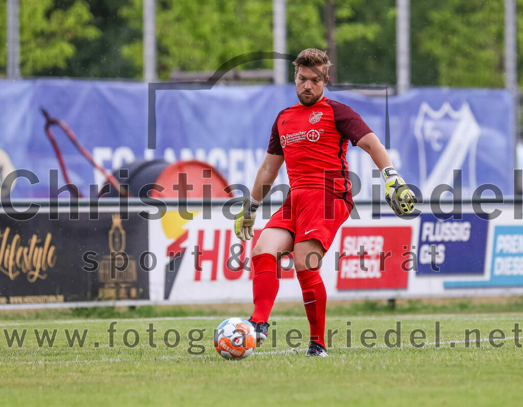 2023-06-30_015_FC_Langengeisling_gegen_VfB_Forstinning | Erding, Deutschland, 30.06.2023:
Fußball, Bezirksliga Oberbayern Ost 2023 / 2024, Testspiel, FC Langengeisling gegen VfB Forstinning, Endergebnis: 3:0

Torwart Christian Brader (FC Langengeisling, #1)

Foto: Christian Riedel / fotografie-riedel.net