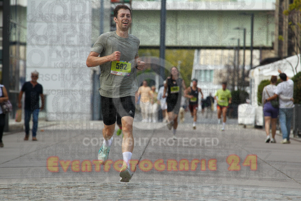 250920_1507_EV4_8096 | Sportfotografie im Rhein-Sieg Kreis, Köln, Bonn, NRW, Rheinland Pfalz, Hessen, etc. Unser Tätigkeitsfeld umfasst den Laufsport vom Volkslauf über den Marathon, Duathlon, Triathon bis zum Ultralauf wie Kölnpfad Ultra oder Schindertrail.