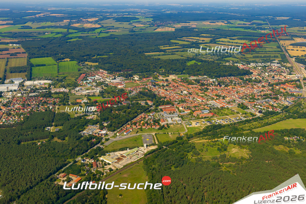 Luftbild der Stadt Ludwigslust - Das Luftbild wurde 2025 vom UL-Flugzeug heraus erstellt ( keine Drohnenaufnahme ) - Hochauflösende Luftaufnahme - für Wandbilder und großformatige Ausdrucke geeignet. Das besondere Geschenk!Hier alle&nbsp;Infos zur Lizenzierung der LuftaufnahmeWir fliegen auch dieses Jahr wieder in Ihre Region um Luftbilder zu erstellen.- Luftbild anfragen
