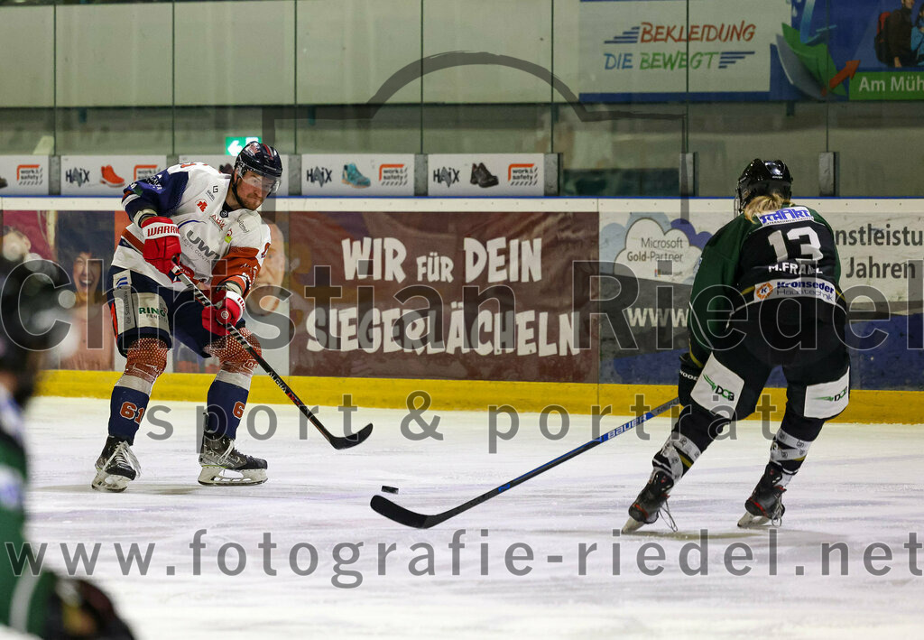 2023-03-03_038_TSV_Erding_gegen_ESC_Kempten | Erding, Deutschland, 03.03.2023:
Eishockey, Bayernliga Playoffs 2022 / 2023, Viertelfinale, TSV Erding gegen ESC Kempten, Endergebnis: 9:3

Michael Franz (Erding Gladiators, #13)

Foto: Christian Riedel / fotografie-riedel.net