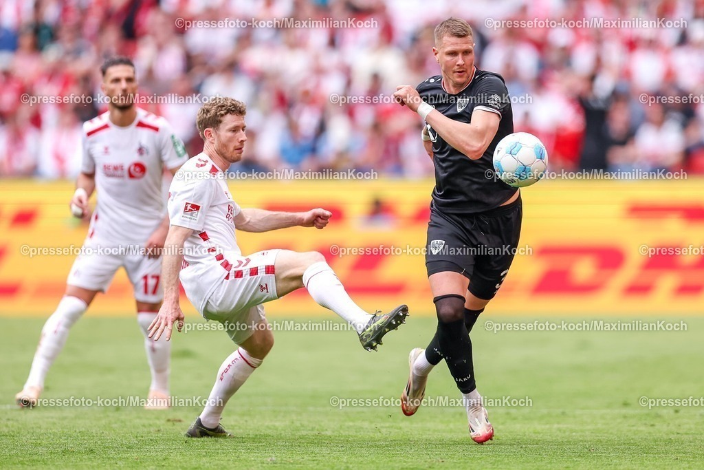 1FC20042501187 | 20.04.2025, Fußball, 1. FC Köln - Preußen Münster, 2.. Fußball Bundesliga, 30. Spieltag, RheinEnergie-STADION, Saison 2024 2025: Florian Kainz (FC Koeln #11) im Zweikampf gegen Holmbert Aron Fridjonsson (Preussen Muenster #31) DFB regulations prohibit any use of photographs as image sequences and or quasi-video.