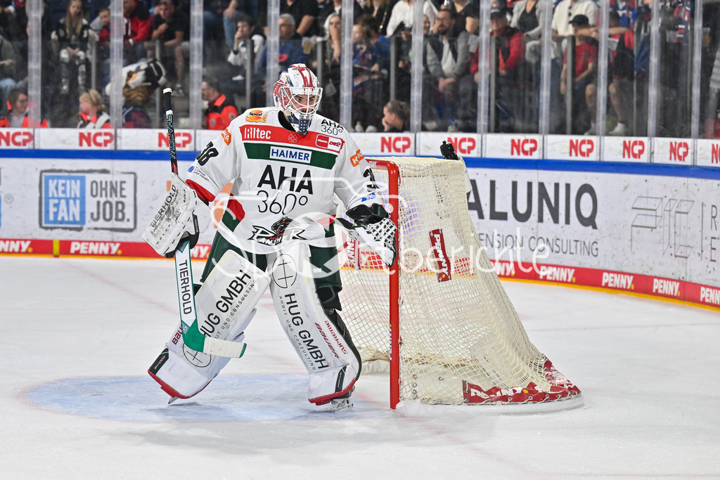 Nürnberg Ice Tigers - Augsburger Panther | Im Bild Strauss MANN (Augsburger Panther #38) / Freisteller / Einzelfoto / Deutsche Eishockey Liga: Nürnberg Ice Tigers - Augsburger Panther, Arena Nürnberger Versicherung am 22.09.2024