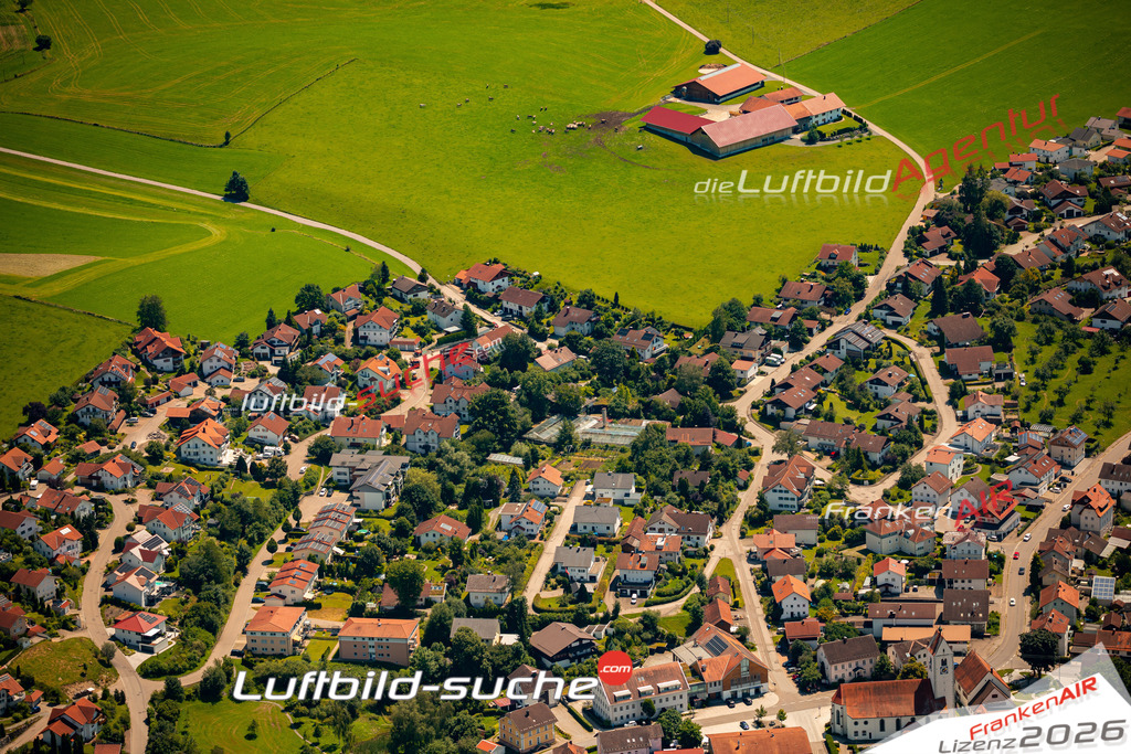 Das Luftbild zeigt :  Wildpoldsried - Die Luftaufnahme wurde 2024 vom UL-Flugzeug aus erstellt ( keine Drohne ) - Hochauflösende Luftaufnahme - Für grossformatige Ausdrucke geeignet. Die Geschenkidee !Mit Lizenz und Bildrechte bestellbar
