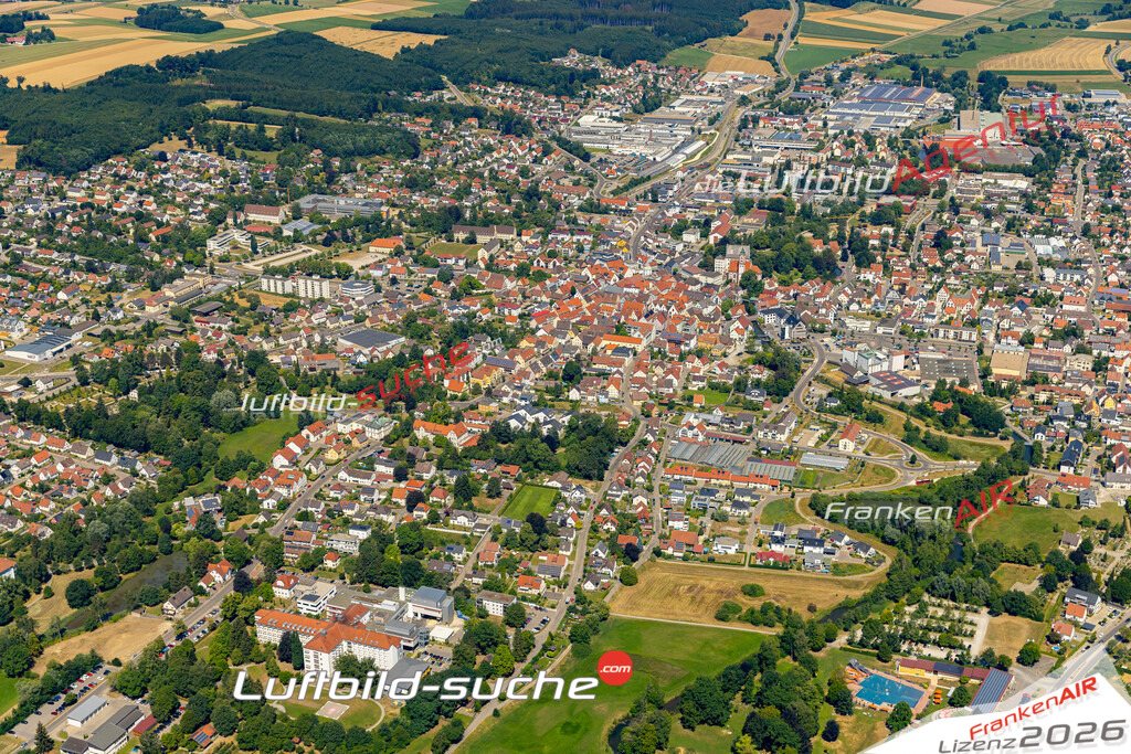 Das Luftbild der Stadt Krumbach wurde 2022 vom Flugzeug heraus erstellt (keine Drohnen-Aufnahmen) Aufnahmehöhe ca.450 Meter- hohe Bildauflösung und Druck-Qualität. Garantiert!