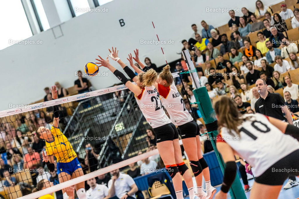 2023-00070891-Freundschaftsspiel-Deutschland-Ukraine | Angriff Oleksandra MILENKO UKR 20.05.2023; Berlin Foto: Gerold Rebsch - www.beachpics.de
