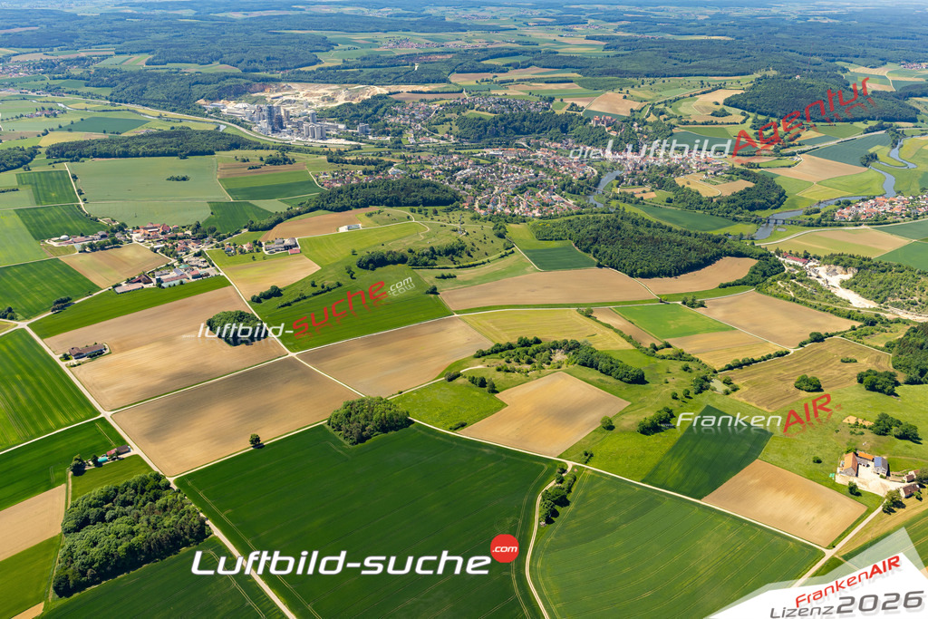 Das Luftbild der Stadt Harburg wurde 2022 vom Flugzeug heraus erstellt (keine Drohnen-Aufnahmen) Aufnahmehöhe ca.450 Meter- hohe Bildauflösung und Druck-Qualität. Garantiert!