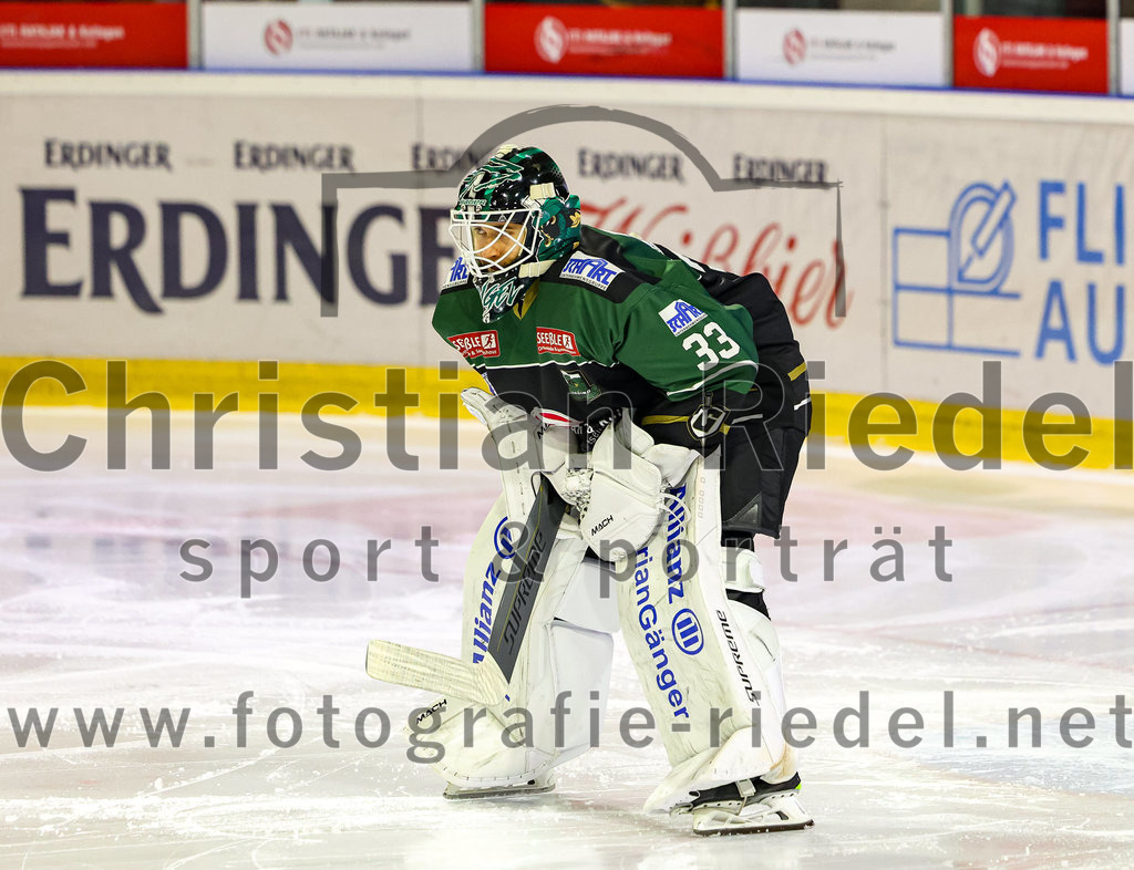2022-10-30_017_TSV_Erding_gegen_ESC_Riverrats_Geretsried | Erding, Deutschland, 30.10.2022:
Eishockey, Bayernliga 2022 / 2023, 9. Spieltag, TSV Erding gegen ESC Riverrats Geretsried, Endergebnis: 3:5

Torwart Thomas Hingel (Erding Gladiators, #33)

Foto: Christian Riedel / fotografie-riedel.net