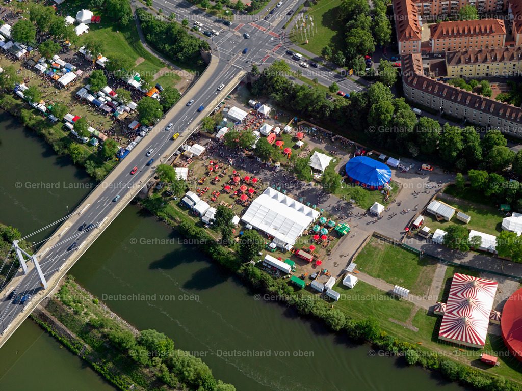 2734122 | Afrika Festival, Kulturelle Veranstaltung 2007 auf dem Mainufergelände zw. Friedensbrücke und Brücke der Deutschen Einheit