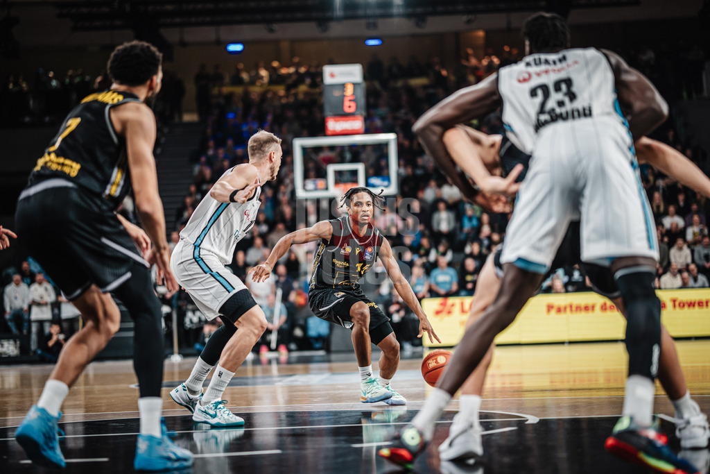 Basketball | Männer | Saison 2024/2025 | easyCredit Basketball Bundesliga | 12. Spieltag | Veolia Towers Hamburg vs. MHP Riesen Ludwigsburg | 21.12.2024 | Ezra Manjon (#15, MHP Riesen Ludwigsburg)