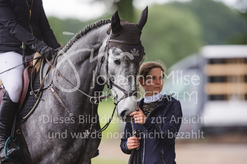 220614_Mühlen_SprPfL-410 | Late Entry Mühlen
Springpferdeprüfung Kl.L 4-7j. gl. Einlaufprüfung für 5j.Pferde
14.06.2022