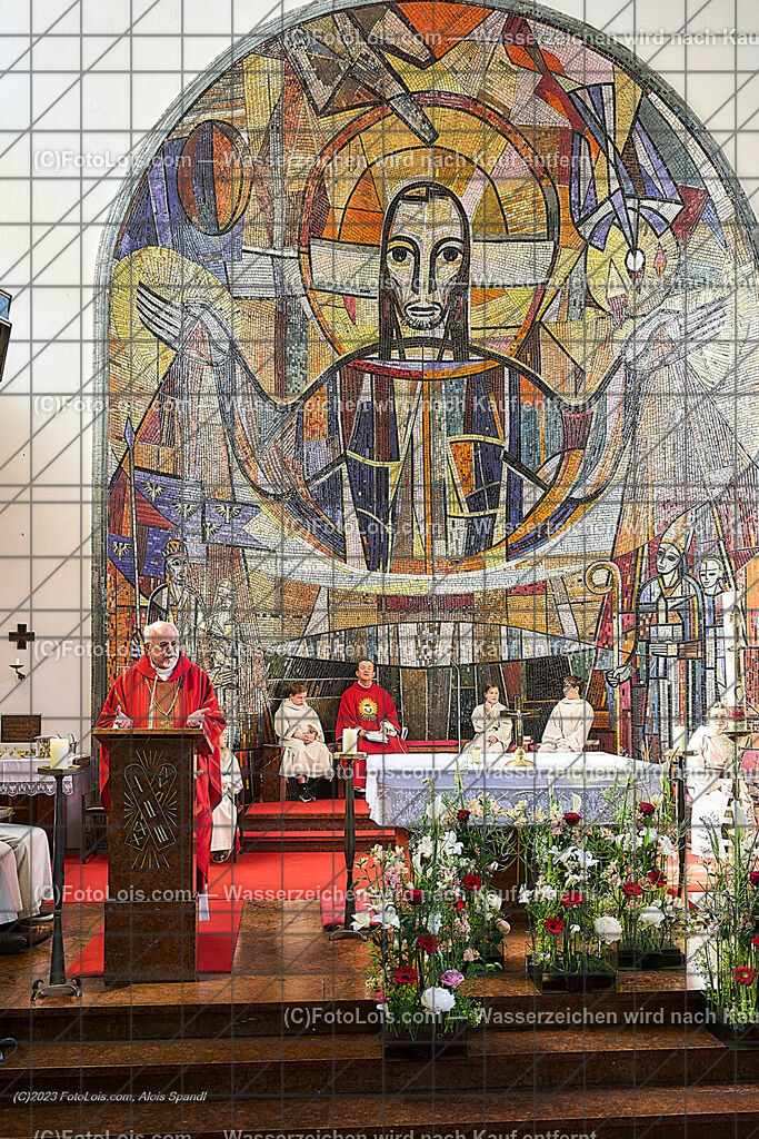 ALP2282_Pfarrfirmung Wieselburg_Firmspender_Gruber Eduard | (C)FotoLois.com, Alois Spandl, Pfarrfirmung in Wieselburg mit Firmspender Eduard Gruber (ehemaliger Generalvikar der Diözese St. Pölten), Sa 3. Juni 2023.