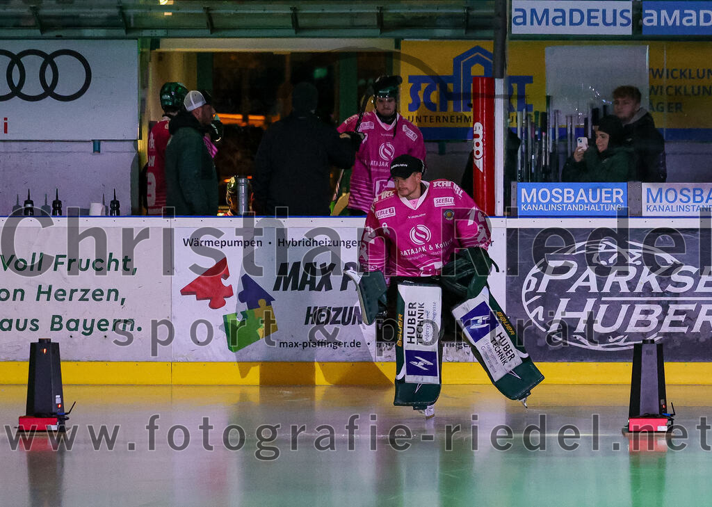 2025-10-28_002_TSV_Erding_gegen_Toelzer_Loewen | Erding, Deutschland, 28.10.2025:Eishockey, Oberliga Süd 2025 / 2026, 13. Spieltag, TSV Erding gegen Tölzer Löwen, Endergebnis: 2:5Torwart David Zabolotny (Erding Gladiators, #72)Foto: Christian Riedel / fotografie-riedel.net