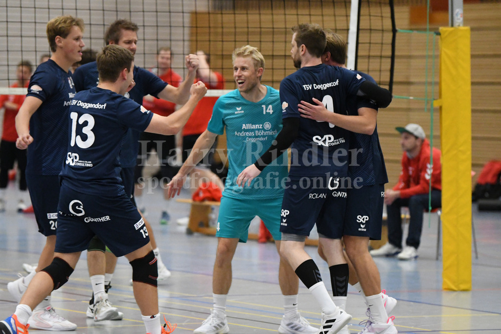 TSV 1861 Deggendorf : MTV München II | Jubel bei Matthias „Matze“ Schütze  (TSV Deggendorf Volleyball  #14) - Realisiert mit Pictrs.com