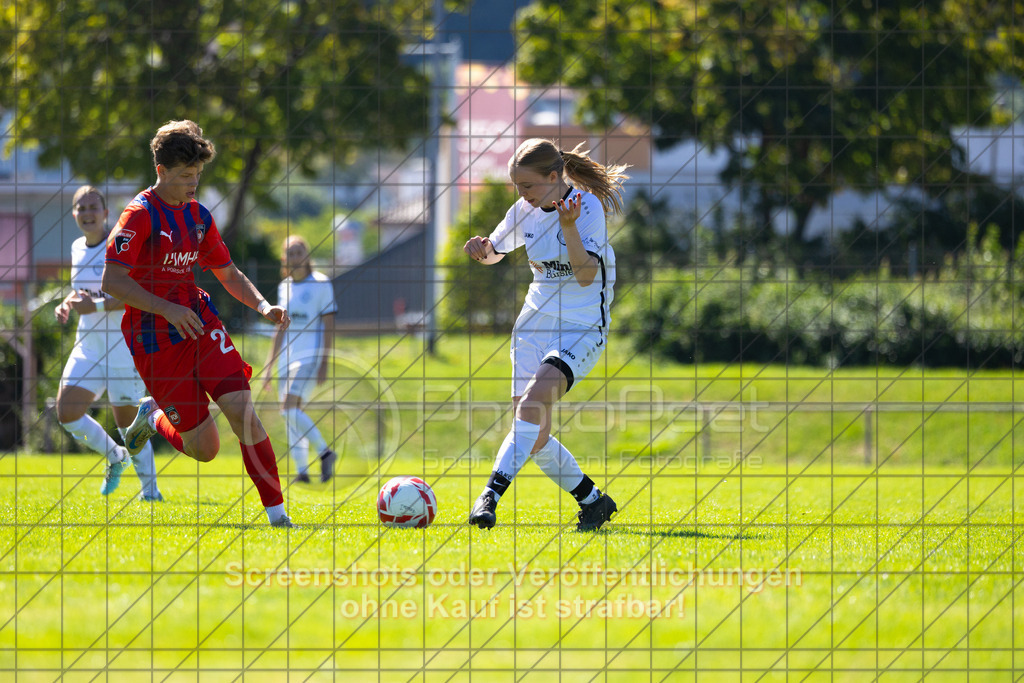 20260906_121442_0208_(c)_by_PhotoPeet | #,1.FC Donzdorf (weiß) vs. 1.FC Heidenheim 1846 (rot), Fußball, Frauen-Verbandspokal Gruppe 2, 2. Runde, Saison 2026/2027, Rasenplatz Lautertal Stadion, Süßener Straße 16, 73072 Donzdorf, 06.09.2026 - 11:00 Uhr,Foto: PhotoPeet / Sport- &amp; Eventfotografie / Peter Harich