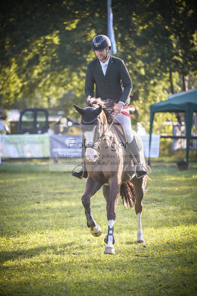 DOS_0134 | Entdecke hochwertige Reitturnierfotos von Foto Oger. Professionell, emotional und authentisch – jetzt Lieblingsmomente im Shop bestellen.Deutschlandweite Turnierfotografie. - Realisiert mit Pictrs.com