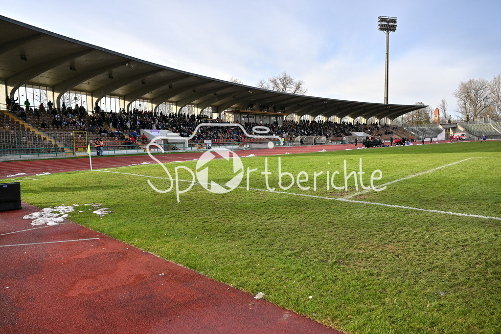TSV Schwaben Augsburg - FC Augsburg II | das alte Rosenaustadion in Augsburg leuchtet in der Sonne / Symbolbild / Schnee / Winter / Eis / Symbolbidl /Regionalliga Bayern: TSV Schwaben Augsburg - FC Augsburg II, Rosenaustadion am 23.11.2024
