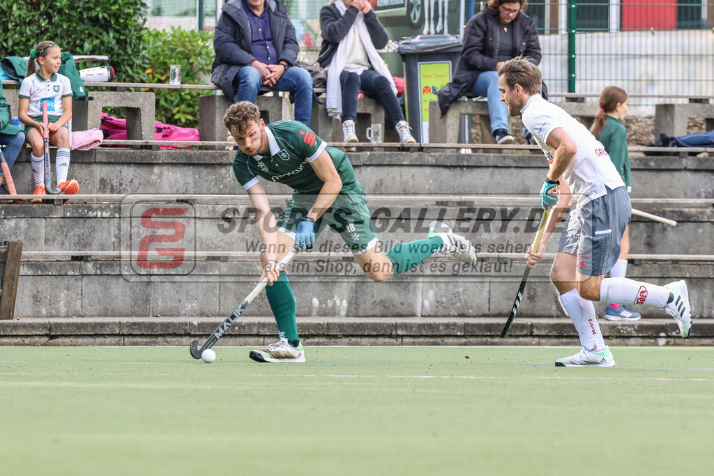 MJ_2022-09-25_HTCU-Alster-63 | Lukas Mertgens (Uhlenhorst Mülheim #18), Uhlenhorst Mülheim - Club a. d. Alster am 25.9.2022 im Waldstadion, Mülheim a. d. Ruhr