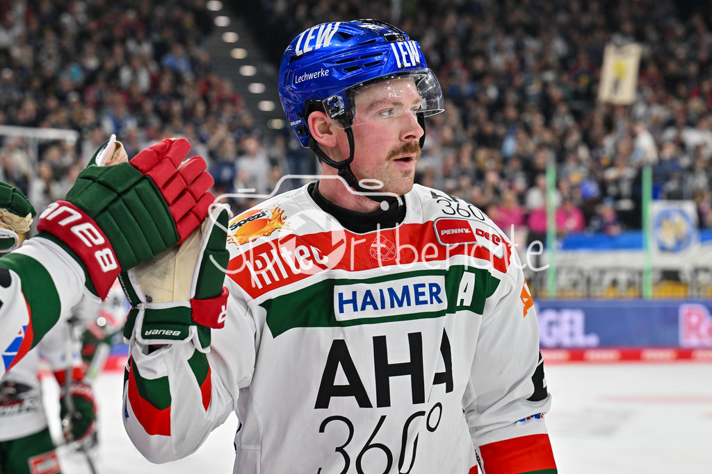 EHC RB München - Augsburger Panther | Jubel der Panther nach dem Treffer zum 3-2 durch Cody KUNYK (Augsburger Panther #20) / Freude / Happy / tor / Torschuetze / DEL: EHC RB Muenchen - Augsburger Panther, SAP Garden am 23.11.2024